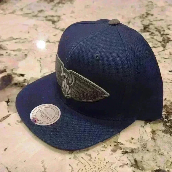 Mitchell & Ness New Orleans Pelicans Grey Tonal Logo Snapback Navy NBA Cap Hat - Picture 2 of 7